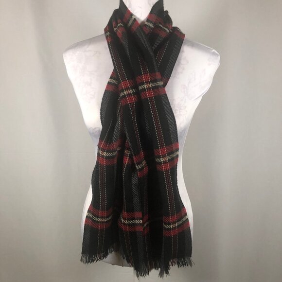 Black & Red Plaid Winter Scarf (Unisex) - Picture 5 of 10